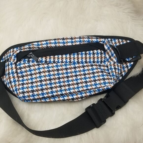 Nwot. Houndstooth Waistpack or Across the Body Pack. - Picture 11 of 12